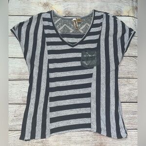 🤎3/$10 Eyeshadow Laced Top Size Small